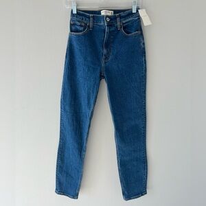 Abercrombie & Fitch The Mom High Rise